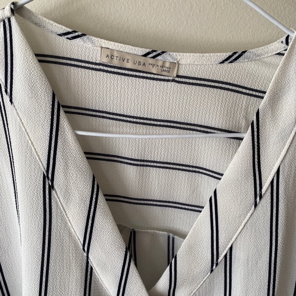 Hi! I'm White Stripes Blouse! - Picture 2 of 3